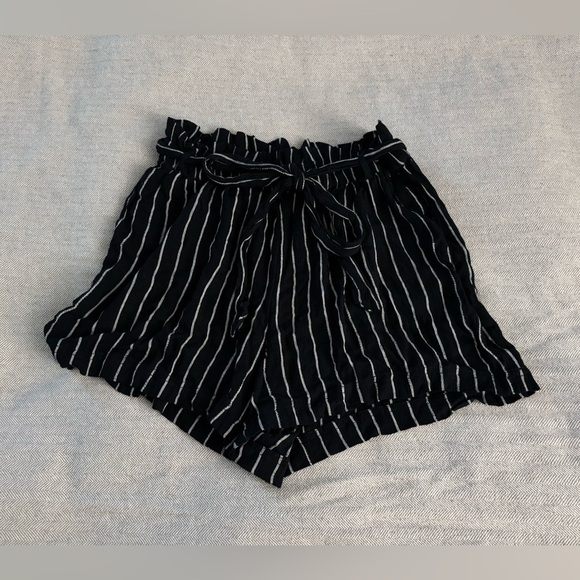 American Eagle Striped Shorts - Picture 1 of 6